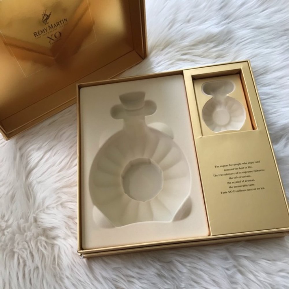 REMY MARTIN XO Red/ Gold Empty Gift Box - Picture 8 of 11